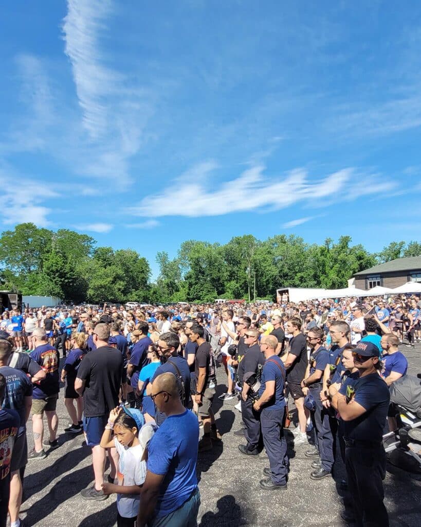 Wire Chasers Return to the Tarentino Strong 5K 3 Large crowd at outdoor event